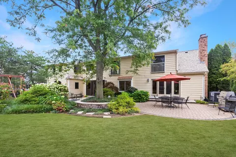694 Buena Rd, Lake Forest, IL 60045