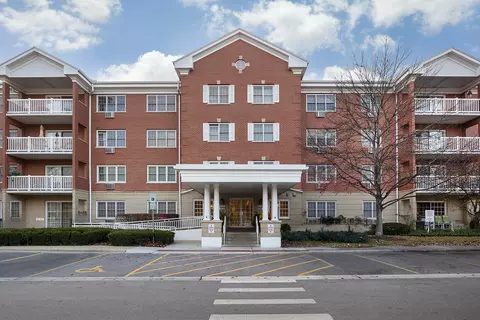 1220 Depot St #111, Glenview, IL 60025