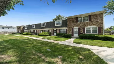 1549 Mckool Ave, Streamwood, IL 60107