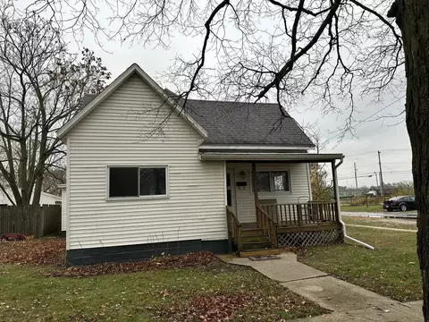 111 S Pine St, Villa Grove, IL 61956