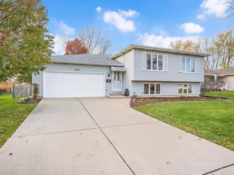 1234 Hillview Dr, Lemont, IL 60439