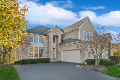 719 Stone Canyon Cir, Inverness, IL 60010