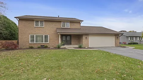 6863 Academy Trl, Rockford, IL 61107