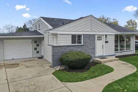 330 E Huntington Ln, Elmhurst, IL 60126