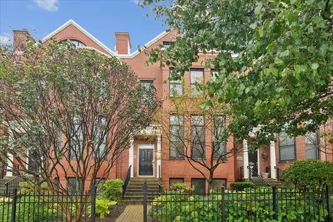 2081 Valor Ct, Glenview, IL 60025