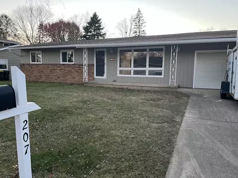 207 Concord Dr, Normal, IL 61761 photo 2