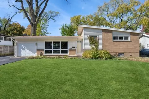 736 Pine St, Deerfield, IL 60015