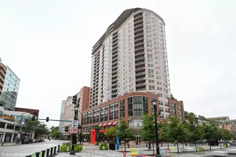 807 Davis St #911, Evanston, IL 60201