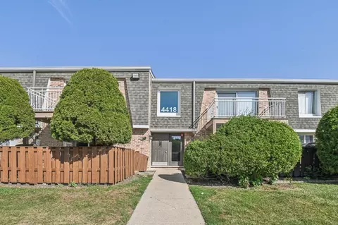 4418 Euclid Ave #2B, Rolling Meadows, IL 60008