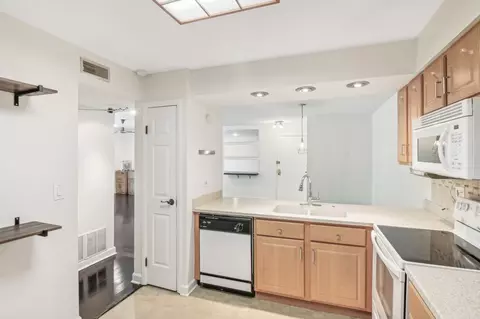 Kitchen - 4418 Euclid Ave #2B, Rolling Meadows, IL 60008 photo 3 of 3