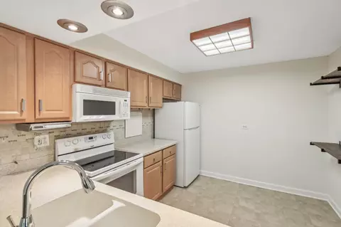 Kitchen - 4418 Euclid Ave #2B, Rolling Meadows, IL 60008 photo 1 of 3