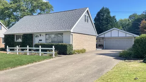8937 Saratoga Dr, Bridgeview, IL 60455