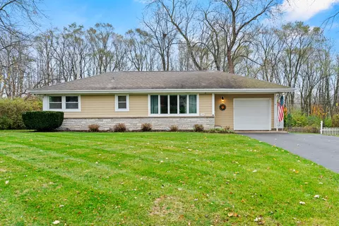 218 N Kent Rd, Mchenry, IL 60051 photo 3