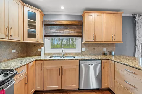 218 N Kent Rd, Mchenry, IL 60051 photo 10