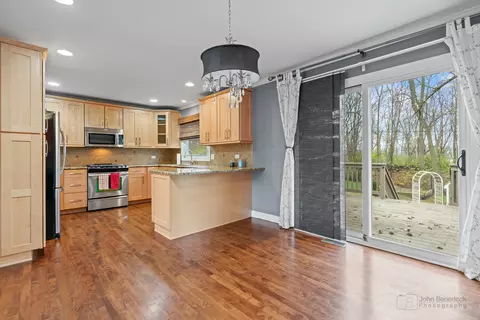 218 N Kent Rd, Mchenry, IL 60051 photo 8