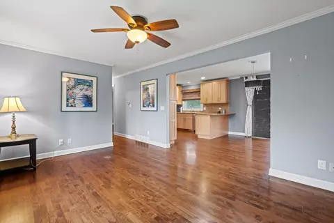 218 N Kent Rd, Mchenry, IL 60051 photo 7