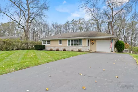 218 N Kent Rd, Mchenry, IL 60051 photo 4
