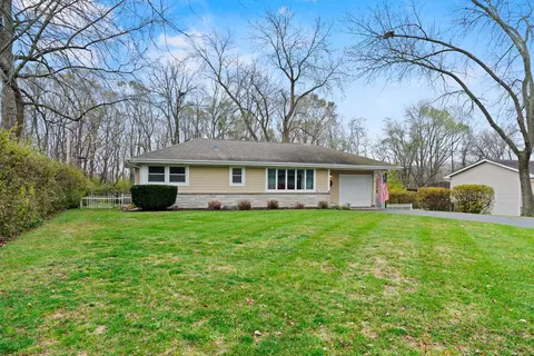 218 N Kent Rd, Mchenry, IL 60051