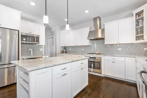 Kitchen - 412 E Berteau Ave, Elmhurst, IL 60126 photo 2 of 4
