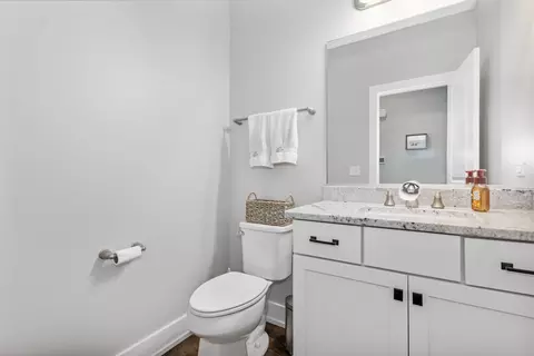 Bath - 412 E Berteau Ave, Elmhurst, IL 60126 photo 1 of 6