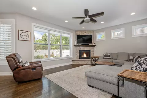 Living - 412 E Berteau Ave, Elmhurst, IL 60126 photo 1 of 2