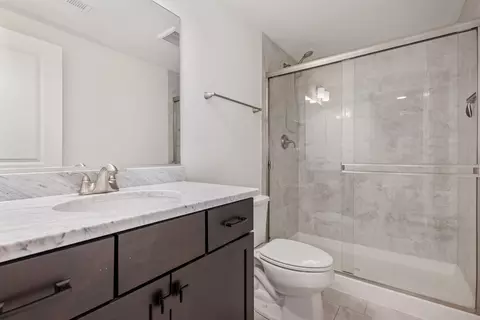 Bath - 412 E Berteau Ave, Elmhurst, IL 60126 photo 6 of 6