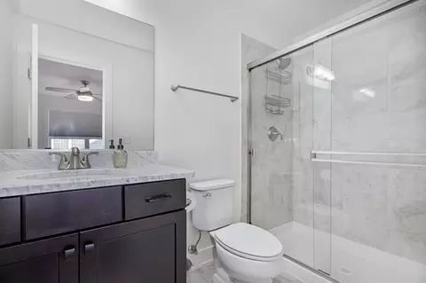 Bath - 412 E Berteau Ave, Elmhurst, IL 60126 photo 5 of 6