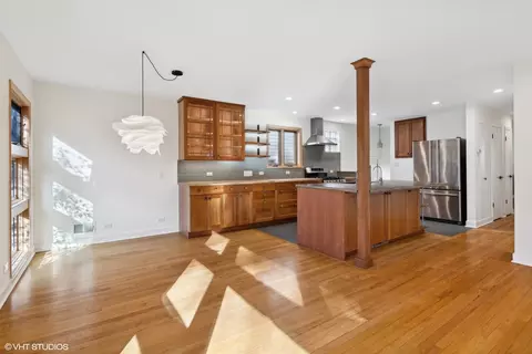 323 Darrow Ave, Evanston, IL 60202 photo 3