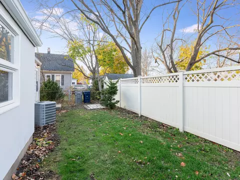 Exterior - 570 Algona Ave, Elgin, IL 60120 photo 2 of 3