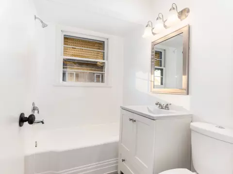 Bath - 570 Algona Ave, Elgin, IL 60120 photo 1 of 2