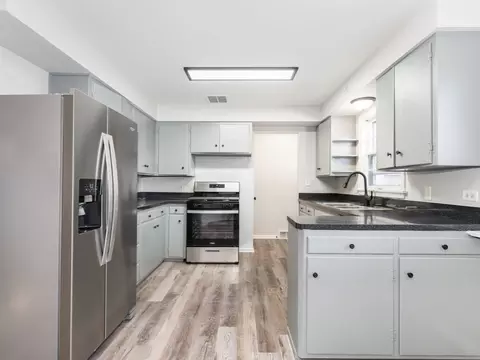 Kitchen - 570 Algona Ave, Elgin, IL 60120 photo 2 of 5