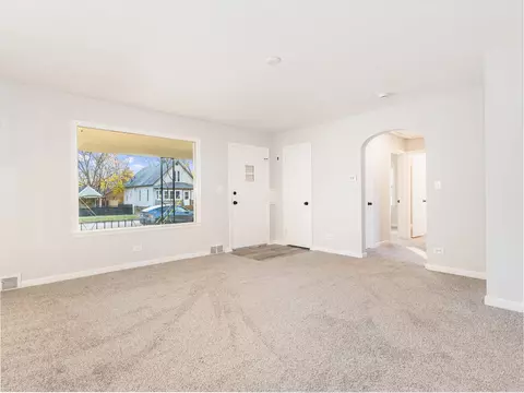 Living - 570 Algona Ave, Elgin, IL 60120 photo 1 of 1