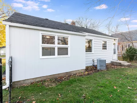 Exterior - 570 Algona Ave, Elgin, IL 60120 photo 3 of 3