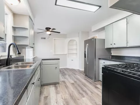Kitchen - 570 Algona Ave, Elgin, IL 60120 photo 4 of 5
