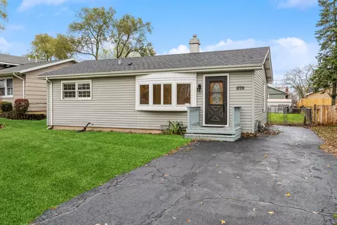 1029 Crescent Ct, Round Lake Beach, IL 60073
