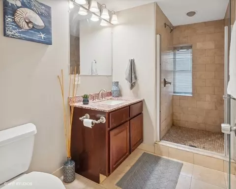 Bath - 127 W Maple St #2, Chicago, IL 60610 photo 1 of 1