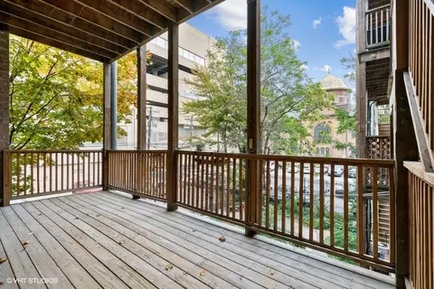 Exterior - 127 W Maple St #2, Chicago, IL 60610 photo 2 of 2
