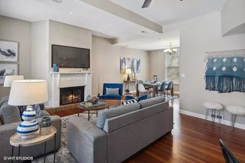 Living - 127 W Maple St #2, Chicago, IL 60610 photo 2 of 2