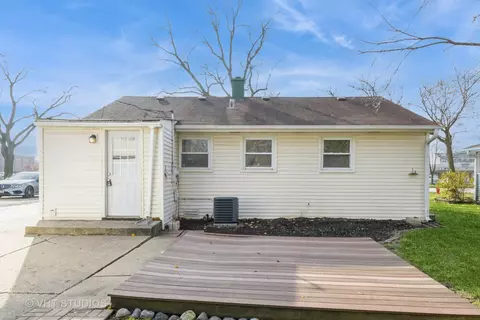 2600 Kirchoff Rd, Rolling Meadows, IL 60008 photo 2