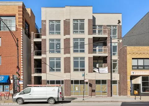 1218 W Belmont Ave #201, Chicago, IL 60657