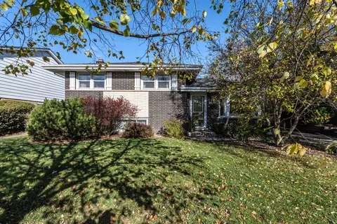 6440 Terrace Dr, Tinley Park, IL 60477