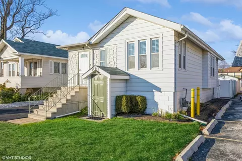 2462 Ridge Rd, Lansing, IL 60438