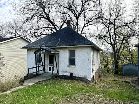 912 Bluff St, Peru, IL 61354