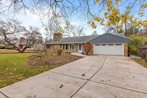 2022 Hawthorne Dr, Rockford, IL 61107