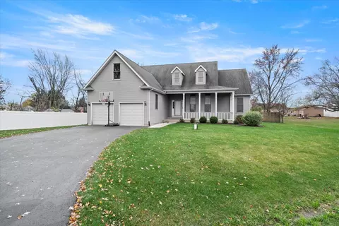 41 W865 Silver Glen Rd, Campton Hills, IL 60175