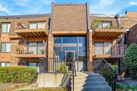 112 Mullingar Ct #2C, Schaumburg, IL 60193