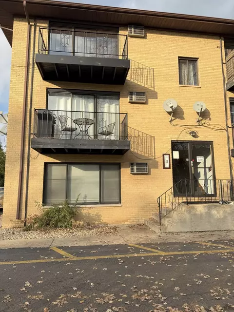 9814 Sayre Ave #101, Chicago Ridge, IL 60415