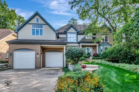 1925 Bending Oaks Ct, Downers Grove, IL 60515