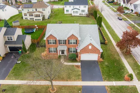 202 E Becker Pl, Sycamore, IL 60178