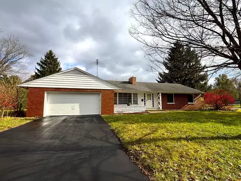 438 S 9th St, Saint Charles, IL 60174